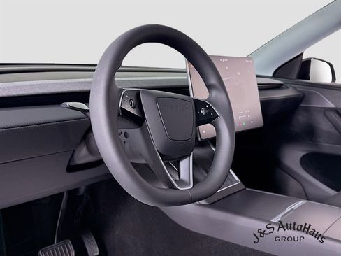 Used 2026 Tesla Model Y Long Range image 9