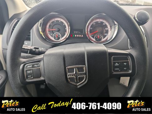 Used 2018 Dodge Grand Caravan SE w/ UConnect Hands-Free Group image 25