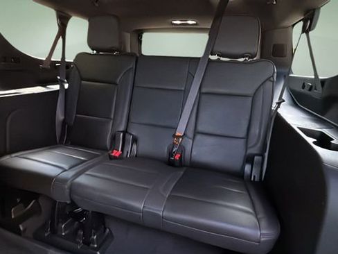 Used 2024 Chevrolet Suburban High Country image 32