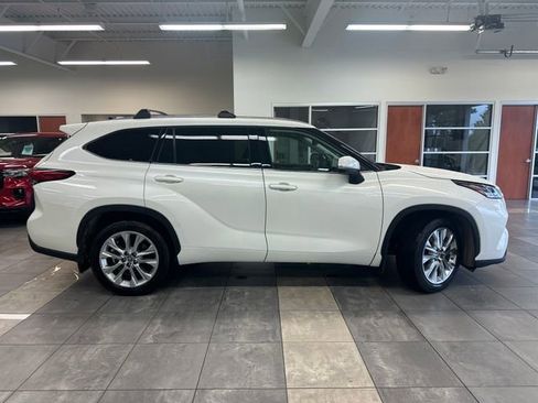 Used 2021 Toyota Highlander Limited AWD/4WD image 10