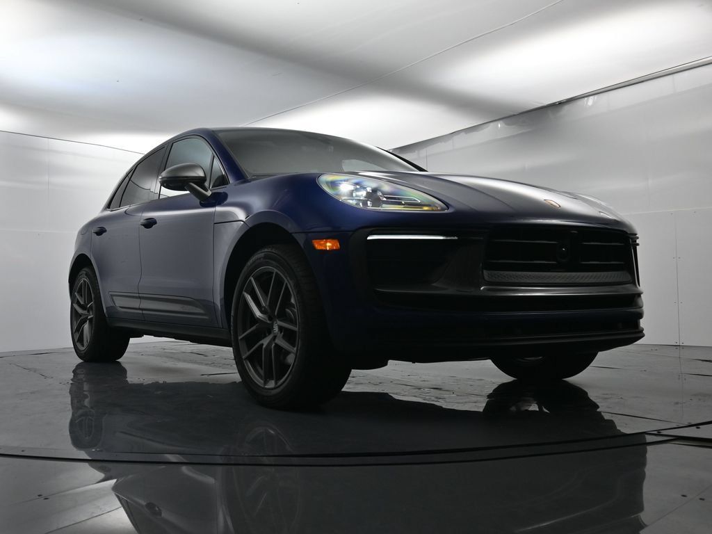 Certified 2025 Porsche Macan AWD/4WD image 54