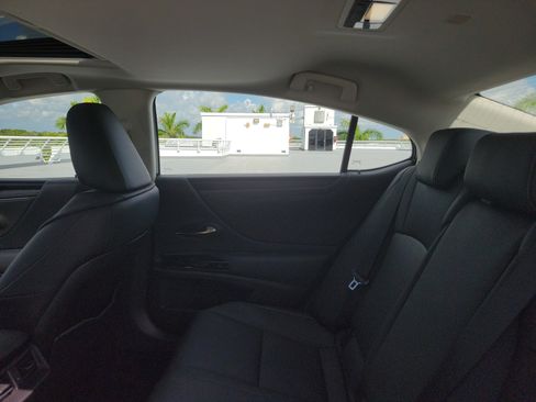 Certified 2025 Lexus ES 300h w/ Premium Package FWD image 13