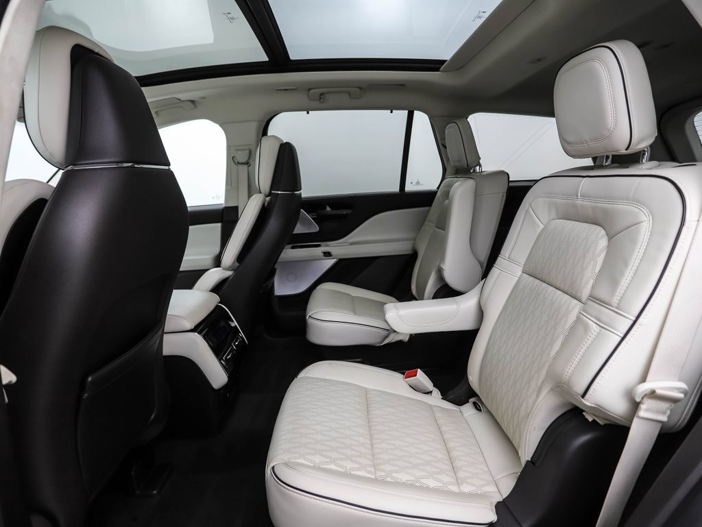 Used 2023 Lincoln Aviator Black Label w/ Dynamic Handling Package AWD/4WD image 22