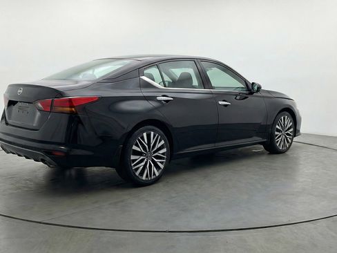 Used 2025 Nissan Altima 2.5 SV image 9