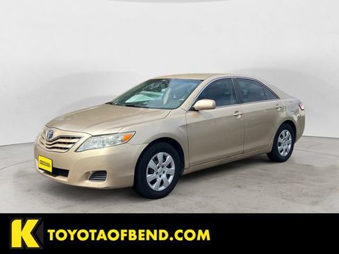 Used 2011 Toyota Camry LE FWD image 1
