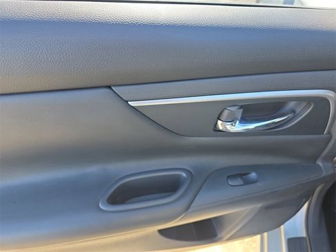 Used 2015 Nissan Altima 2.5 S w/ Power Driver Seat Package image 9