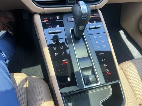 Certified 2025 Porsche Macan image 20