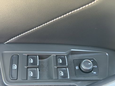 Certified 2024 Volkswagen Tiguan SE image 18