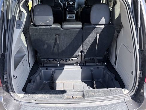 Used 2016 Chrysler Town & Country Touring w/ Driver Convenience Group FWD image 8