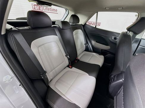 Certified 2024 Hyundai Venue SEL image 29