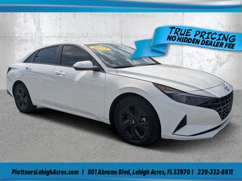 Used 2023 Hyundai Elantra SEL w/ Preferred Accessory Package FWD image 1