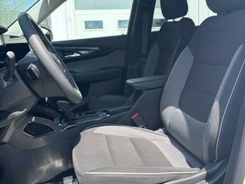 Used 2025 Chevrolet TrailBlazer LT AWD/4WD image 40