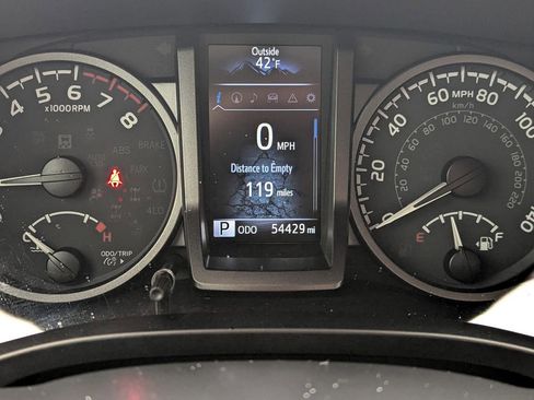 Used 2022 Toyota Tacoma TRD Sport AWD/4WD image 27