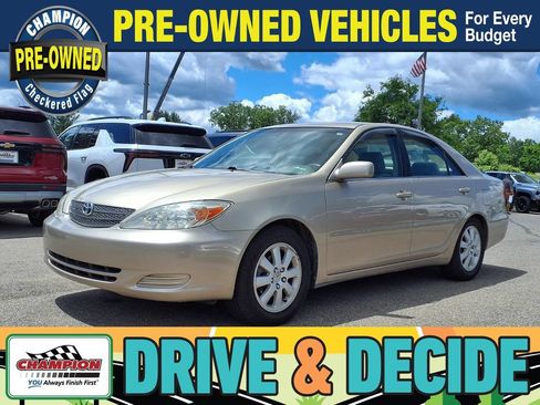 Used 2002 Toyota Camry XLE FWD image 1
