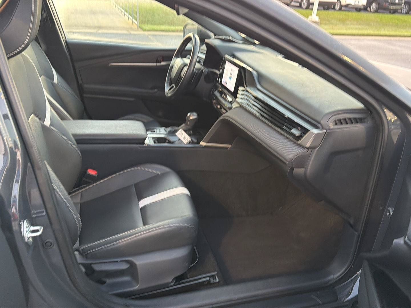 Used 2025 Toyota Camry SE FWD image 13
