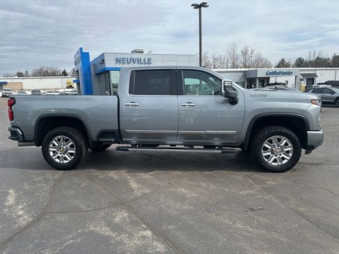 Used 2024 Chevrolet Silverado 2500 High Country image 2