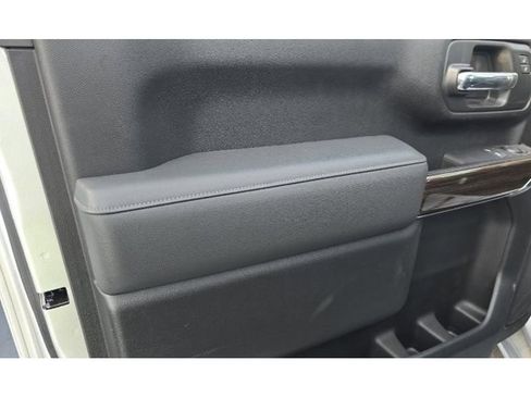 Used 2023 Chevrolet Silverado 2500 LT w/ Convenience Package image 7