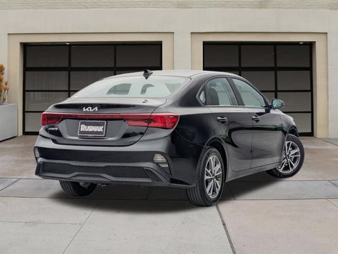 Used 2023 Kia Forte LXS w/ LXS Technology Package FWD image 4