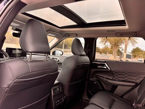 New 2026 Mitsubishi Outlander SEL FWD image 17
