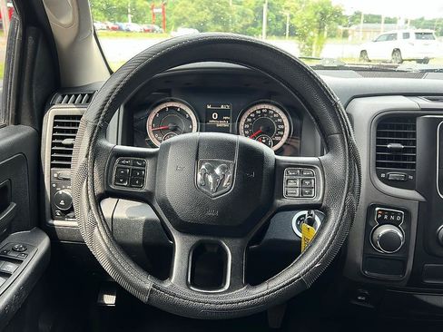 Used 2017 RAM 1500 Express RWD image 13
