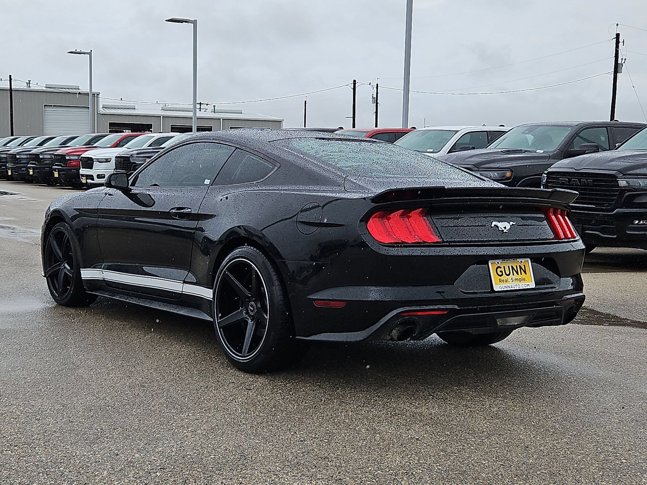 Used 2018 Ford Mustang Coupe RWD image 5
