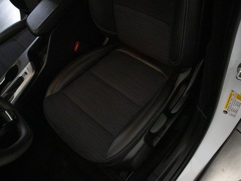 Used 2024 Buick Envista Preferred w/ Advanced Safety Package image 25