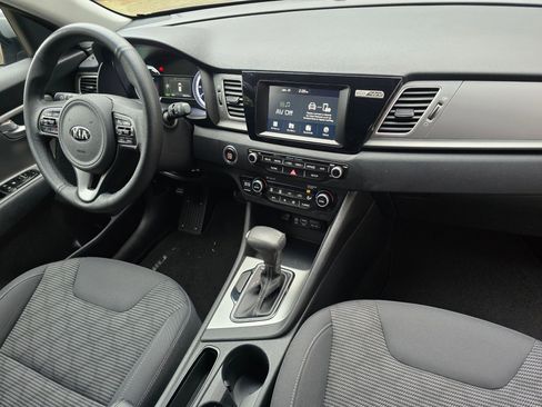 Used 2017 Kia Niro LX image 10