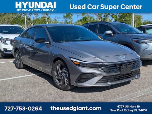 Used 2025 Hyundai Elantra Sport image 4