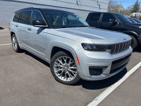 Used 2022 Jeep Grand Cherokee L Summit w/ Luxury Tech Group V image 3