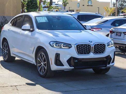 Used 2022 BMW X4 xDrive30i w/ M Sport Package image 3