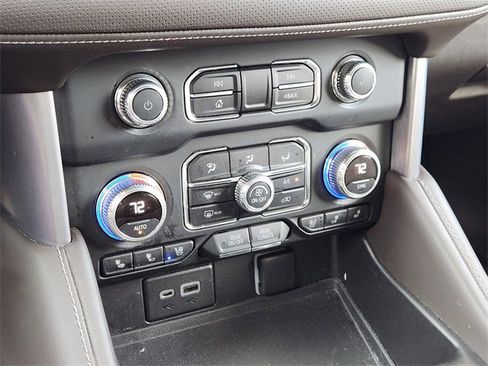 Used 2022 GMC Yukon SLT w/ SLT Luxury Package image 19