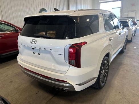 Used 2025 Hyundai Palisade AWD image 3