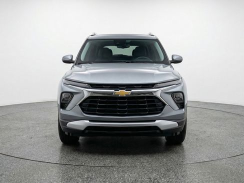 Used 2025 Chevrolet TrailBlazer LT FWD image 2