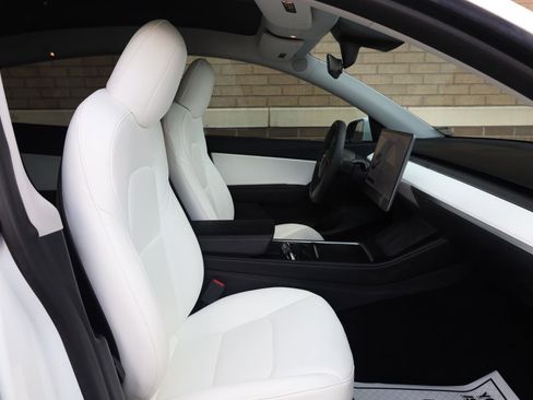 Used 2021 Tesla Model Y Long Range AWD/4WD image 29