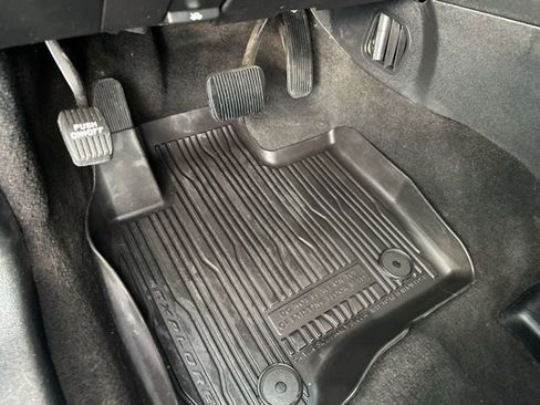 Used 2019 Ford Explorer XLT w/ Equipment Group 202A image 25