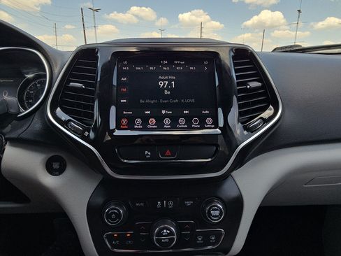 Used 2020 Jeep Cherokee Limited FWD image 24