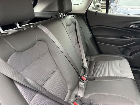 Used 2025 Chevrolet Trax LT FWD image 23