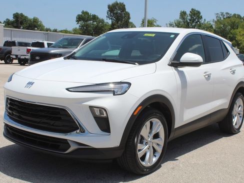 Used 2024 Buick Encore GX Preferred FWD image 2
