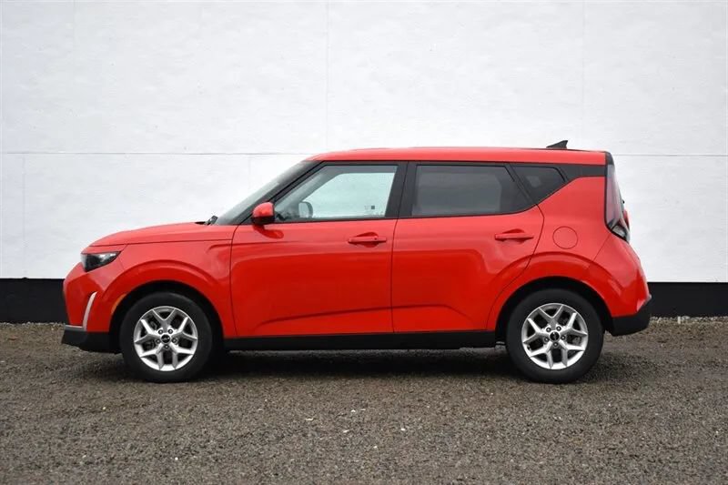 Used 2023 Kia Soul S FWD image 9