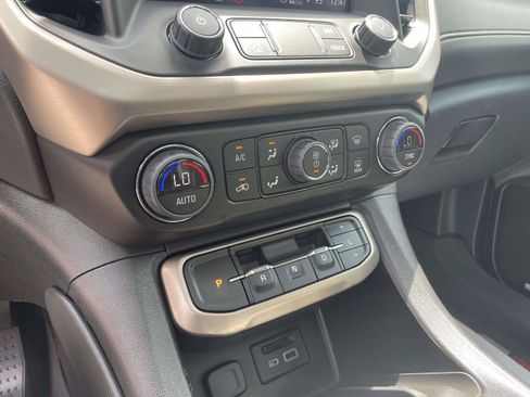 Used 2023 GMC Acadia Denali w/ Denali Ultimate Package FWD image 15