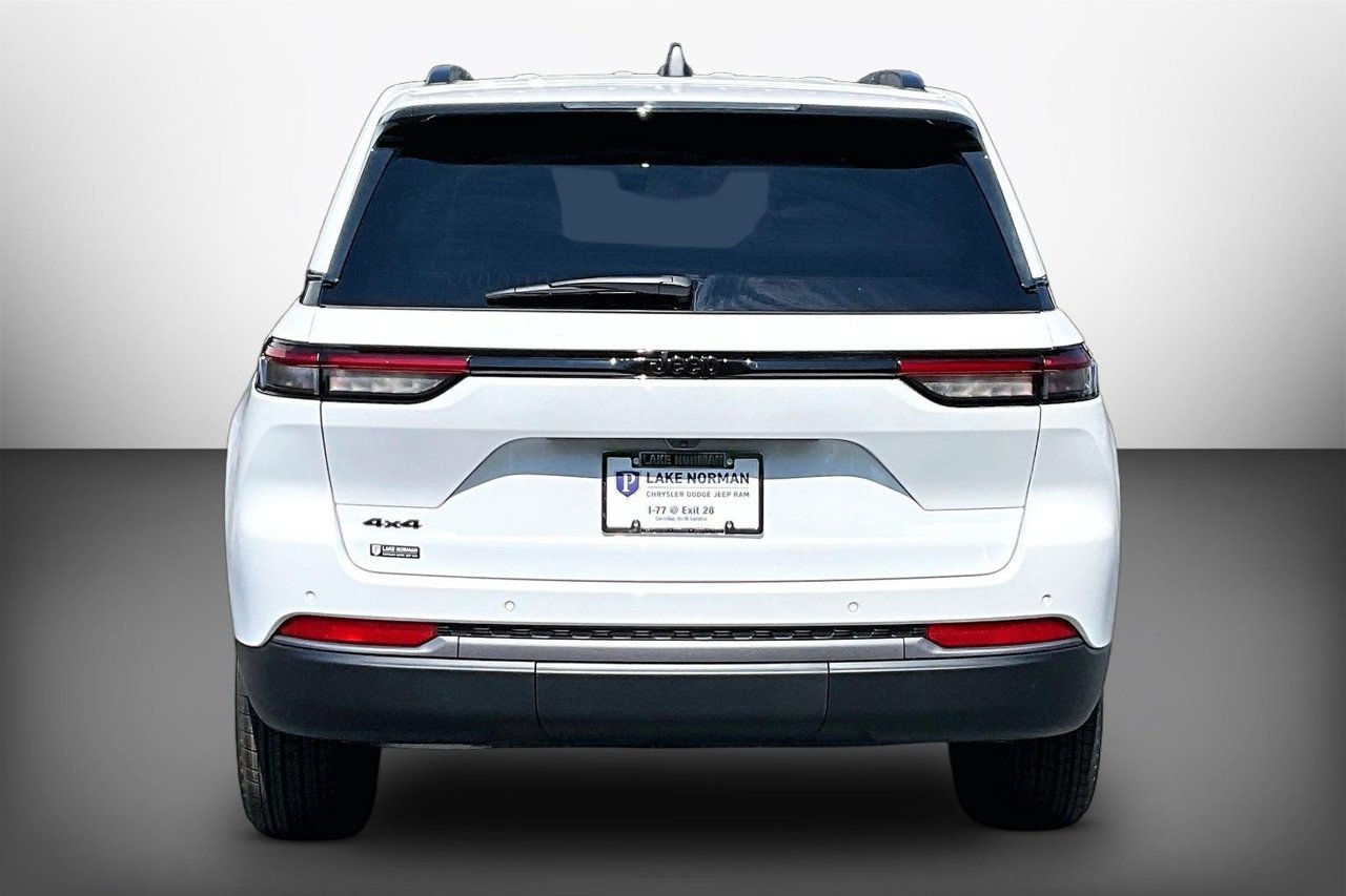 New 2027 Jeep Grand Cherokee Altitude AWD/4WD image 7