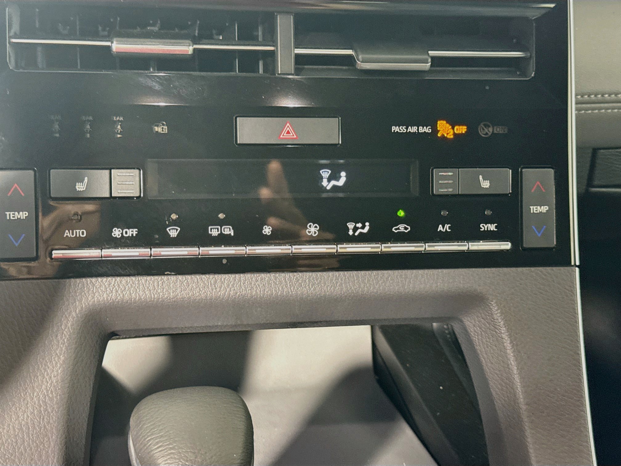 Certified 2019 Toyota Avalon XLE w/ Moonroof Package FWD image 14