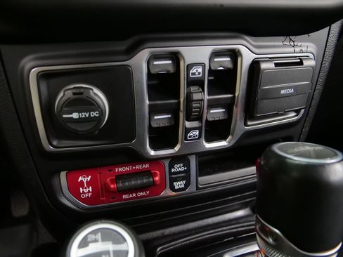 Used 2021 Jeep Gladiator Rubicon AWD/4WD image 16