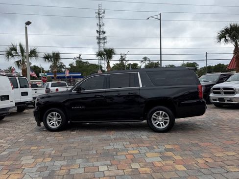 Used 2018 Chevrolet Suburban LT RWD image 9