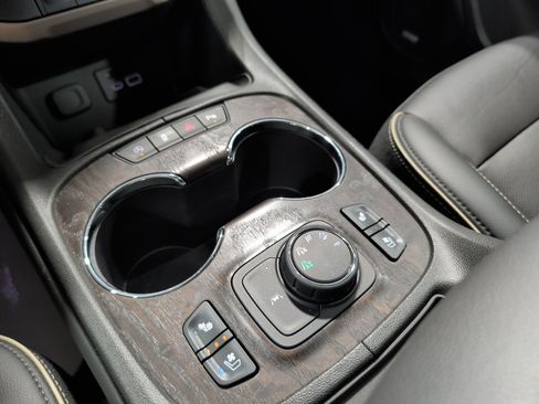 Used 2023 GMC Acadia Denali w/ Black Diamond Edition AWD/4WD image 13