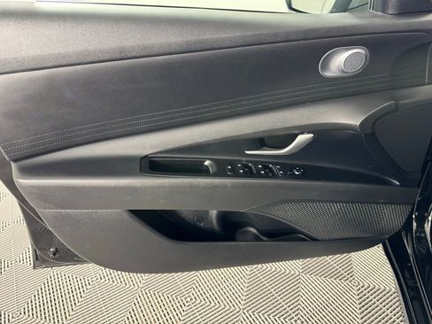 Used 2025 Hyundai Elantra SE image 10