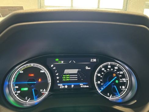 Used 2023 Toyota Venza XLE image 11