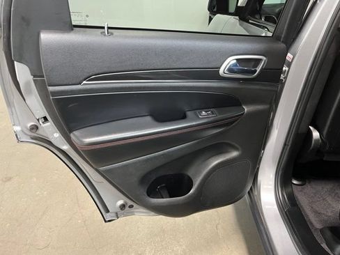 Used 2018 Jeep Grand Cherokee Trailhawk AWD/4WD image 19