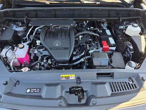 Used 2023 Toyota Highlander XLE AWD/4WD image 10