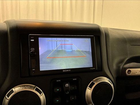 Used 2016 Jeep Wrangler Unlimited Rubicon AWD/4WD image 14